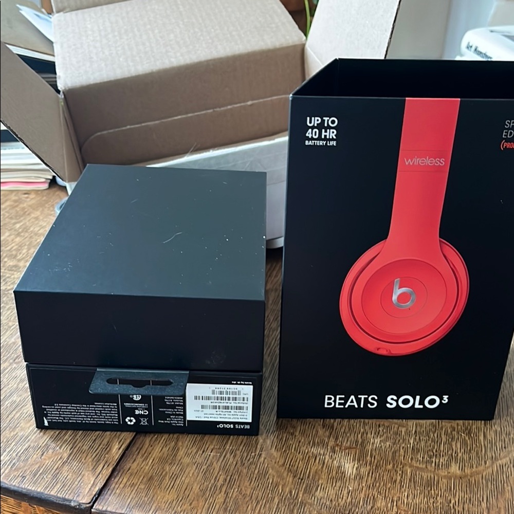 Beats Solo3 Wireless Headphones - Red